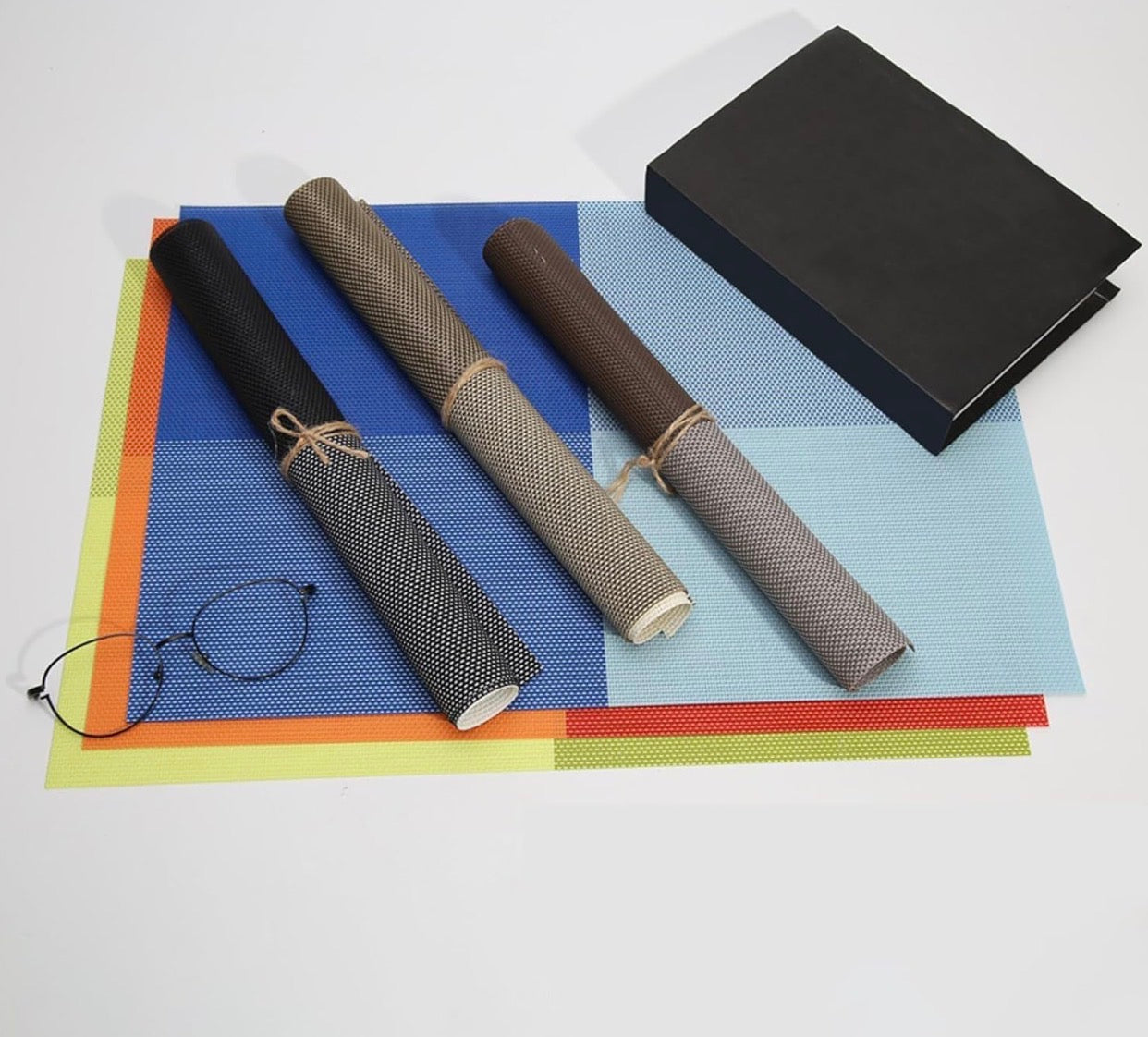 Lot de 12 Sets de Table en PVC Tissé – Design Moderne & Entretien Facile