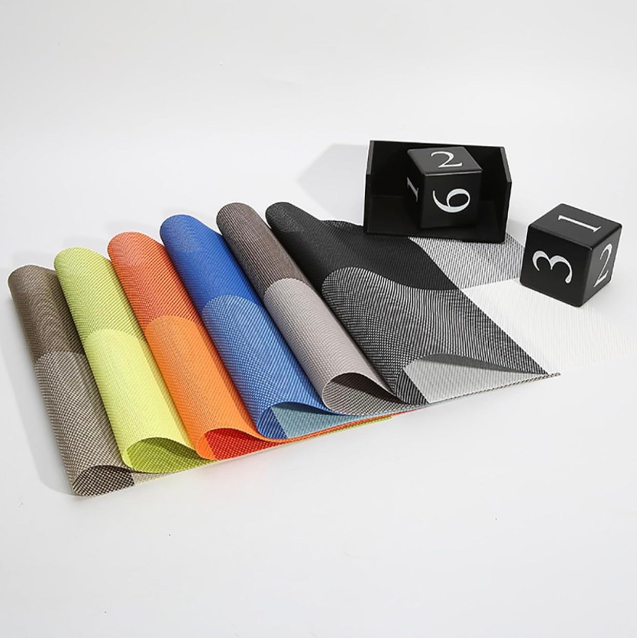 Lot de 12 Sets de Table en PVC Tissé – Design Moderne & Entretien Facile